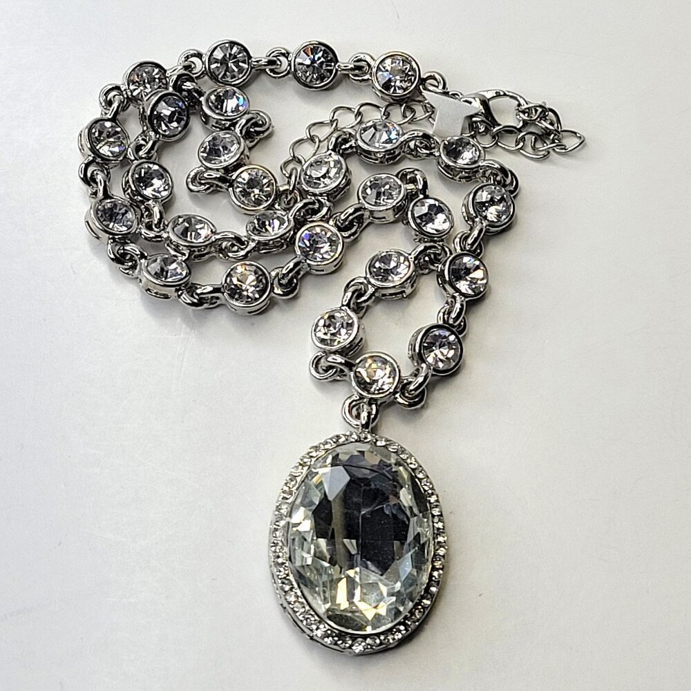 Oval Crystal Fashion Pendant Necklace